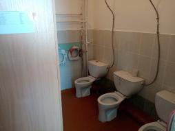 Туалет отремонтирован, оборудован необходимым инвентарем.